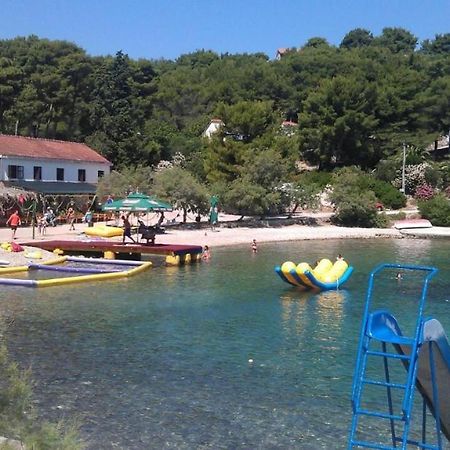 Apartments Vlado - 50M From The Sea Rogac Exterior photo