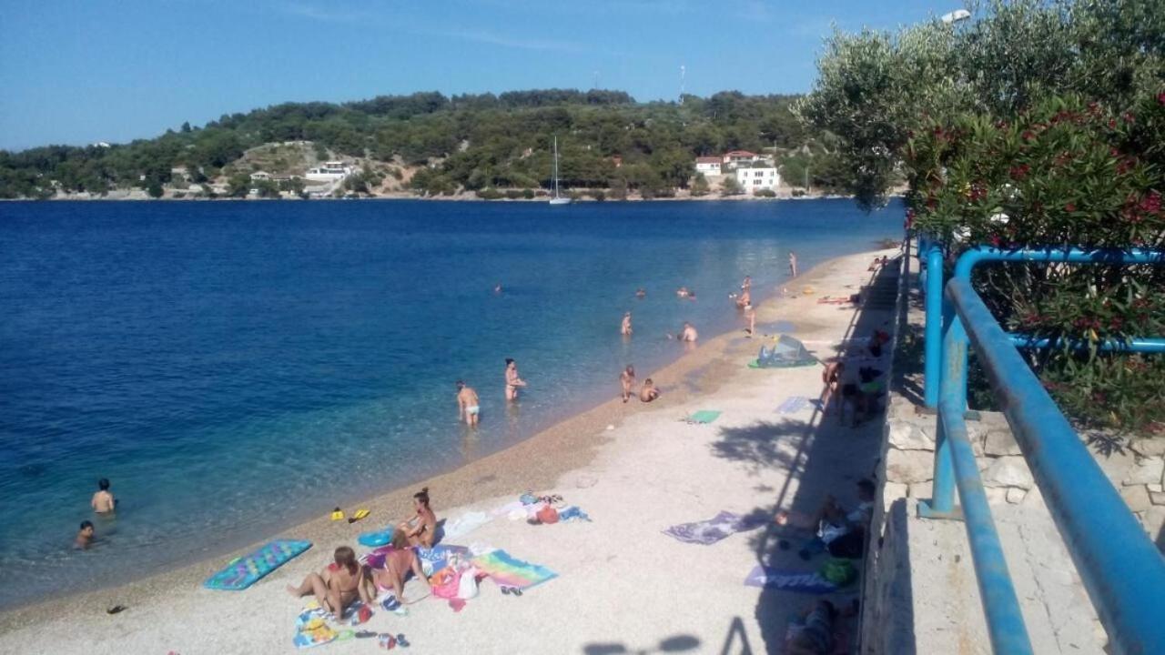 Apartments Vlado - 50M From The Sea Rogac Exterior photo