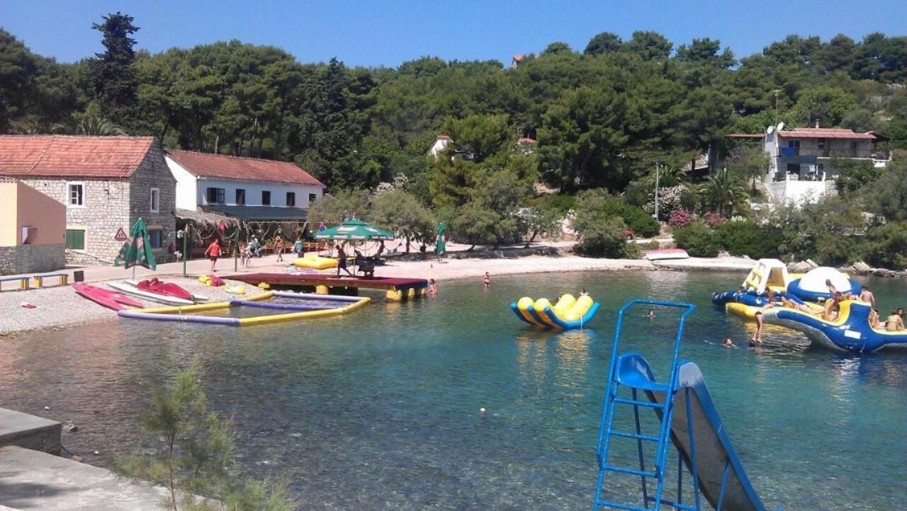Apartments Vlado - 50M From The Sea Rogac Exterior photo