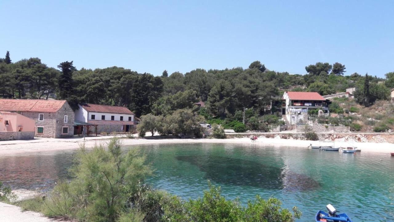 Apartments Vlado - 50M From The Sea Rogac Exterior photo